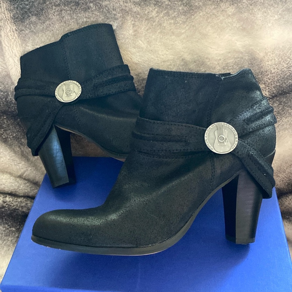 Miranda Lambert Black Shimmery Leather Guitar Logo Boots
